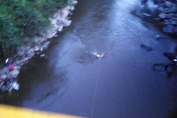 Dos niñas, una de nueve