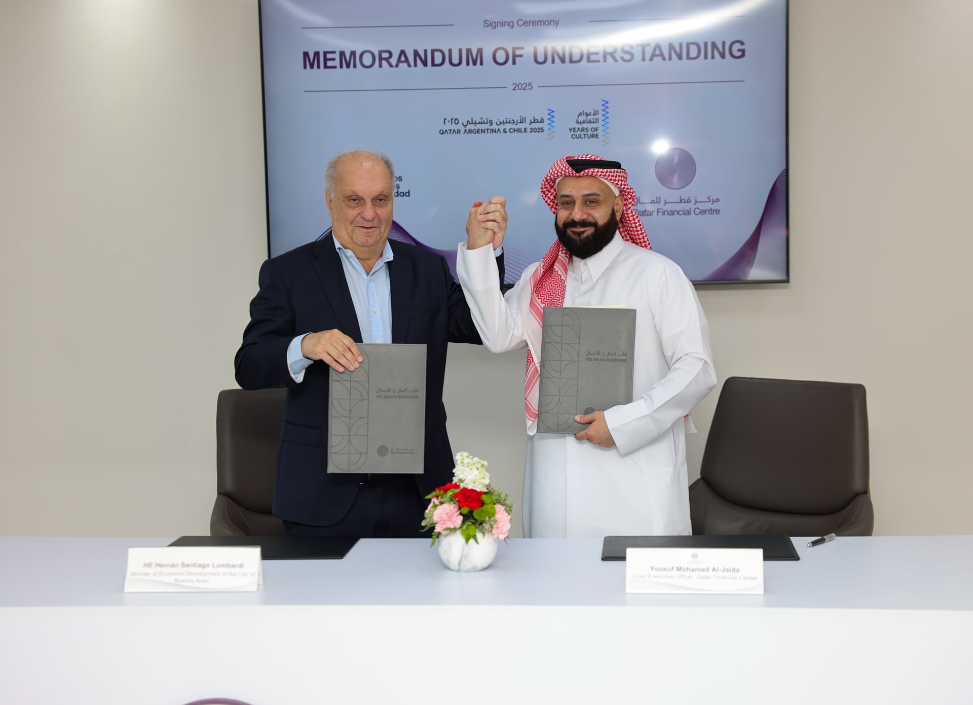 El ministro de Desarrollo Económico, Hernan Lombardi, junto al CEO de Qatar Financial Center, Yousuf Mohamed Al-Jada