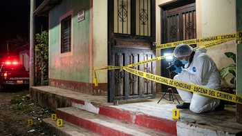 “¡Ayúdame!”: ataque dentro de una vivienda deja dos muertos y cuatro heridos en Guayape, Honduras