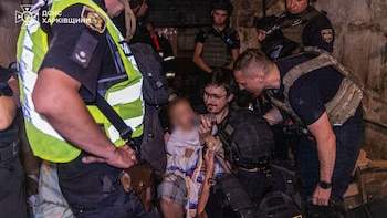 Rescatistas trabajan tras los últimos