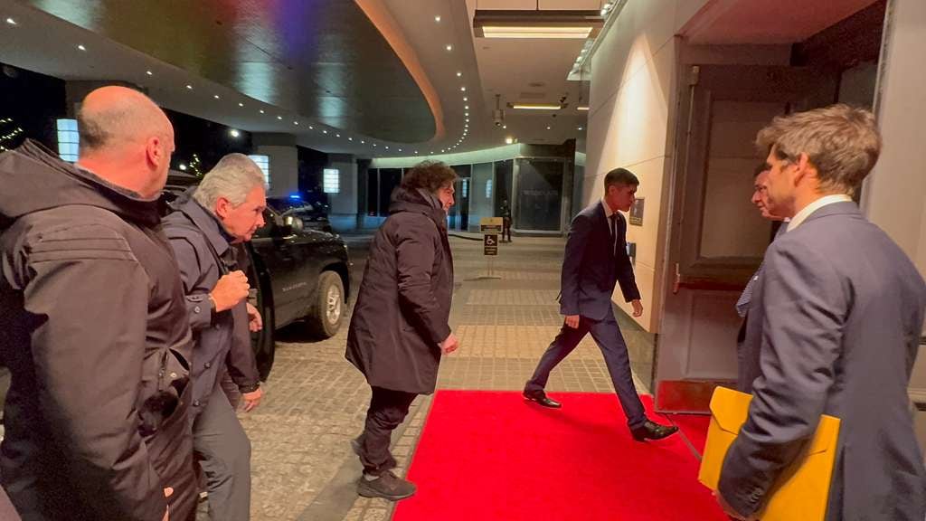 El presidente Javier Milei llevaba puesto el mameluco de YPF