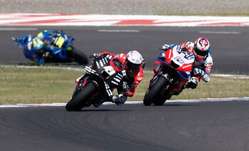 Aleix Espargaró en plena lucha