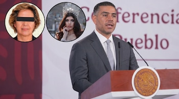 Un hombre en traje gris habla en un podio con el escudo de México; a la izquierda, dos imágenes circulares: una mujer con corona y otra con barra negra en el rostro.