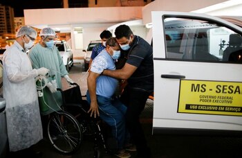 Yawalapiti chief Aritana, suffering from