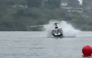 Un helicóptero privado con siete ocupantes cayó en las aguas del Lago de Atitlán durante una maniobra de aproximación en Panajachel.