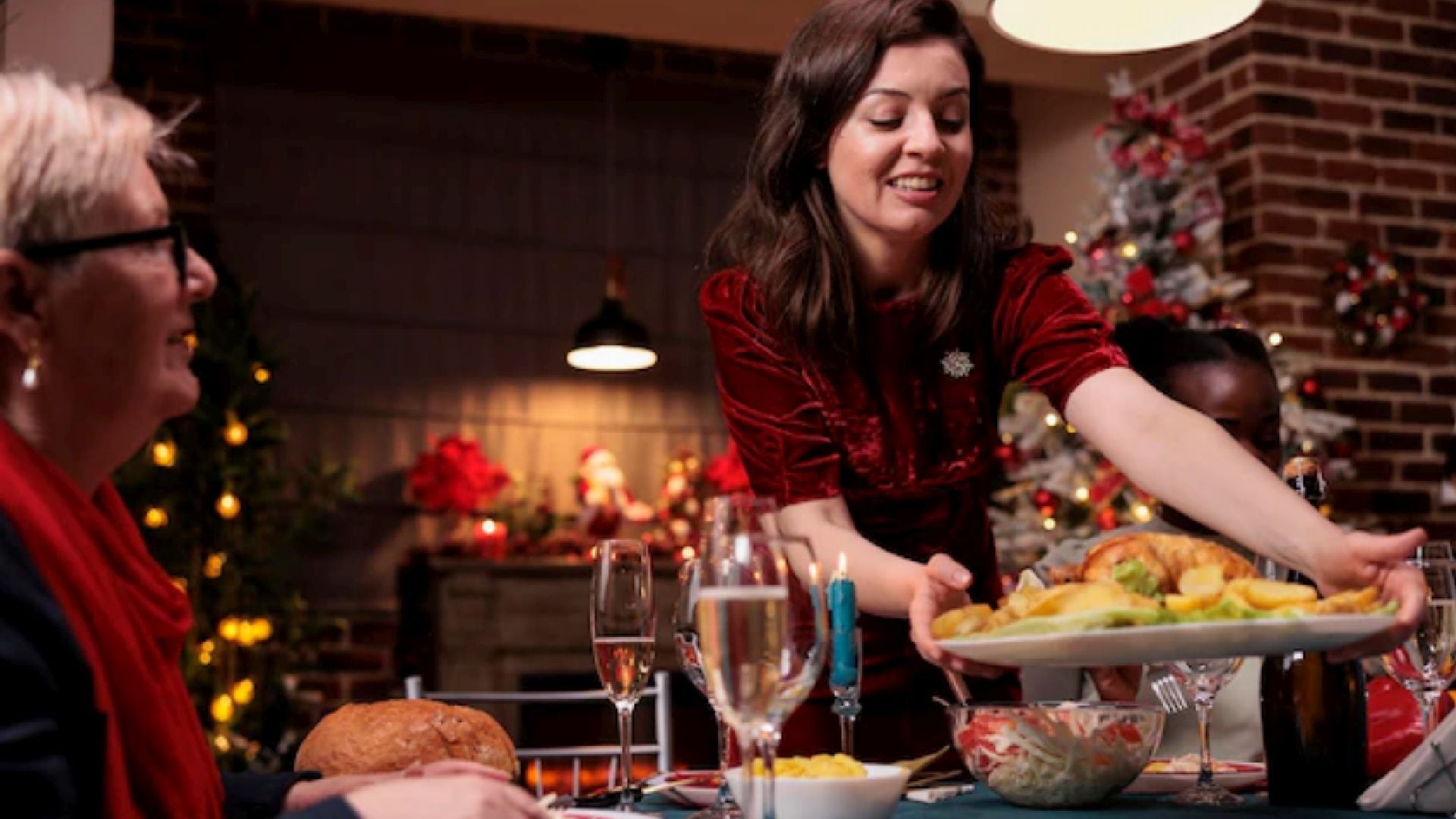 El apoyo familiar respetuoso y la autorregulación emocional son claves para proteger el bienestar durante las celebraciones navideñas (Freepik)