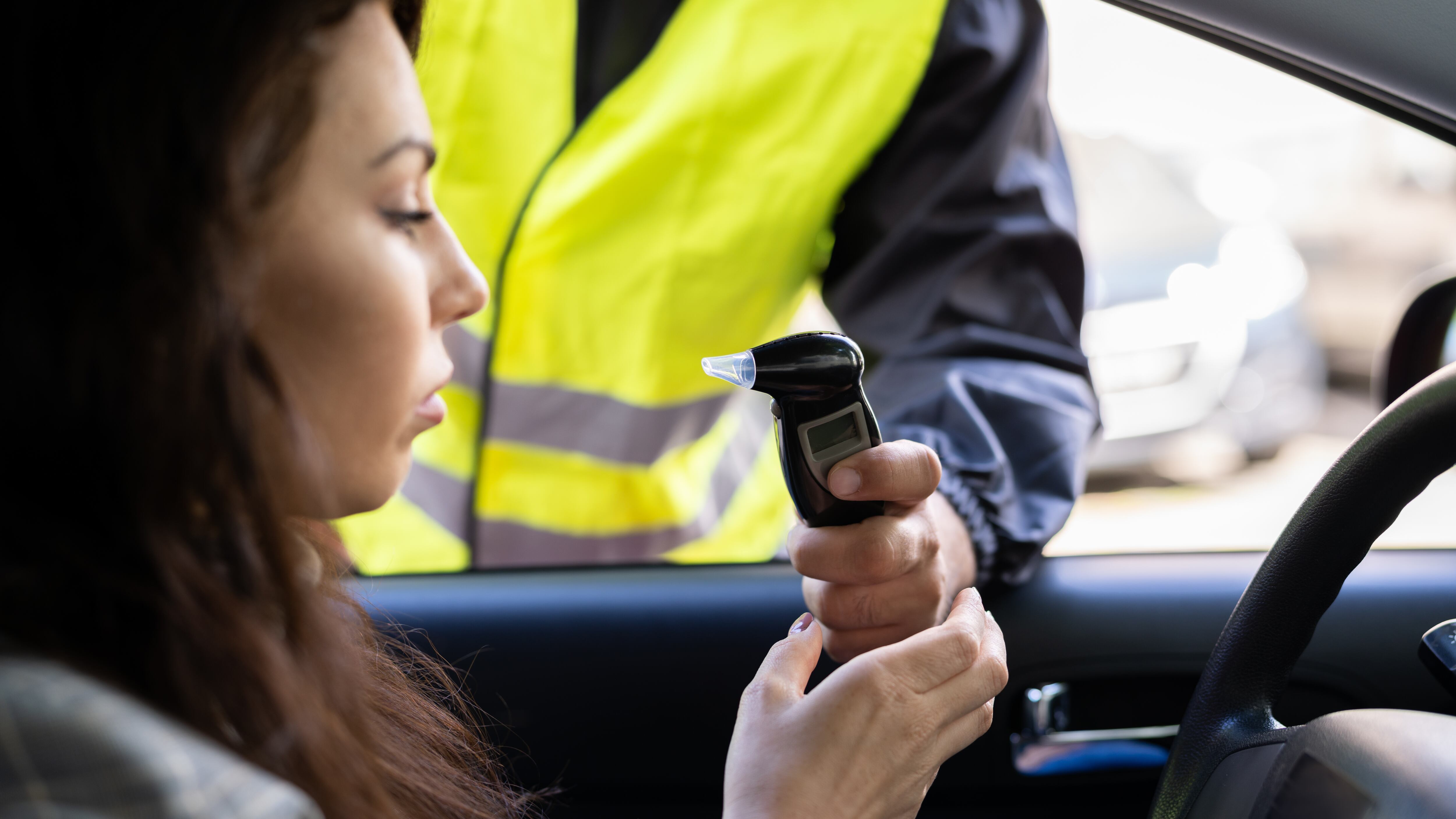 Los controles de alcoholemia no muestran la efectividad deseable, sólo detectaron el 0,4% de casos positivos. (Shutterstock)