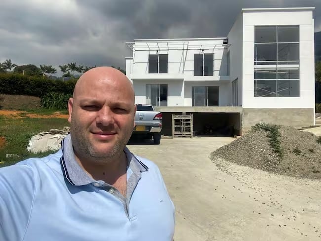 Miguel Quintero habría adquirido bienes de lujo y propiedades millonarias durante la alcaldía de su hermano, de acuerdo con la información acopiada por la Fiscalía - crédito suministrada a Infobae Colombia
