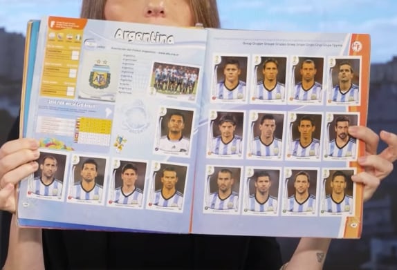 Brasil 2014 rompió récord de ventas y potenció la fiebre del álbum con la polémica por figuritas difíciles y la ayuda de las redes sociales (Infobae)