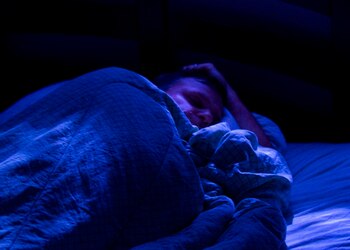 01/01/1970 Hombre durmiendo, insmonio, siesta,