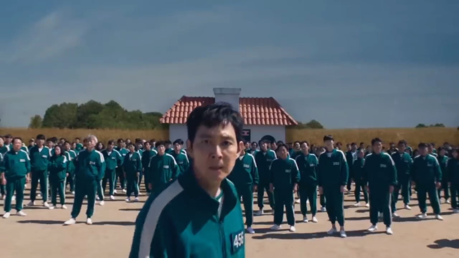 El look de ropa deportiva verde azulada de El juego del calamar 2 se convierte en un símbolo de la serie y tendencia entre los fans