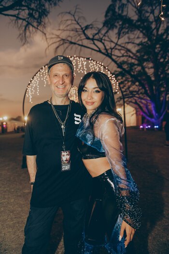 José Levy junto a María