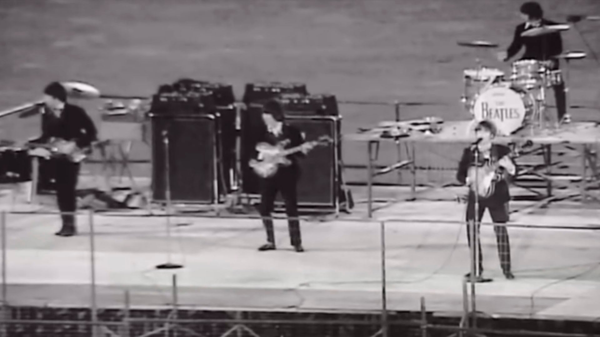 En San Francisco, los Beatles tocaron once canciones y se fotografiaron en el escenario porque sabían que era su último show (Captura de video)