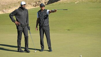 Tiger junto al ex jugador