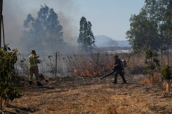 Un bombero israelí y otro
