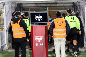 Cabina VAR instalada en el