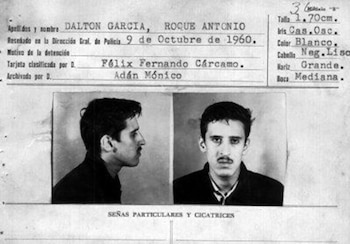El registro de la captura de Roque Dalton en 1960 durante el gobierno de José María Lemus. El poeta fue acusado de rebelión y condenado a muerte, sentencia que evadió tras una milagrosa fuga provocada por un terremoto (Cortesía contrapunto).