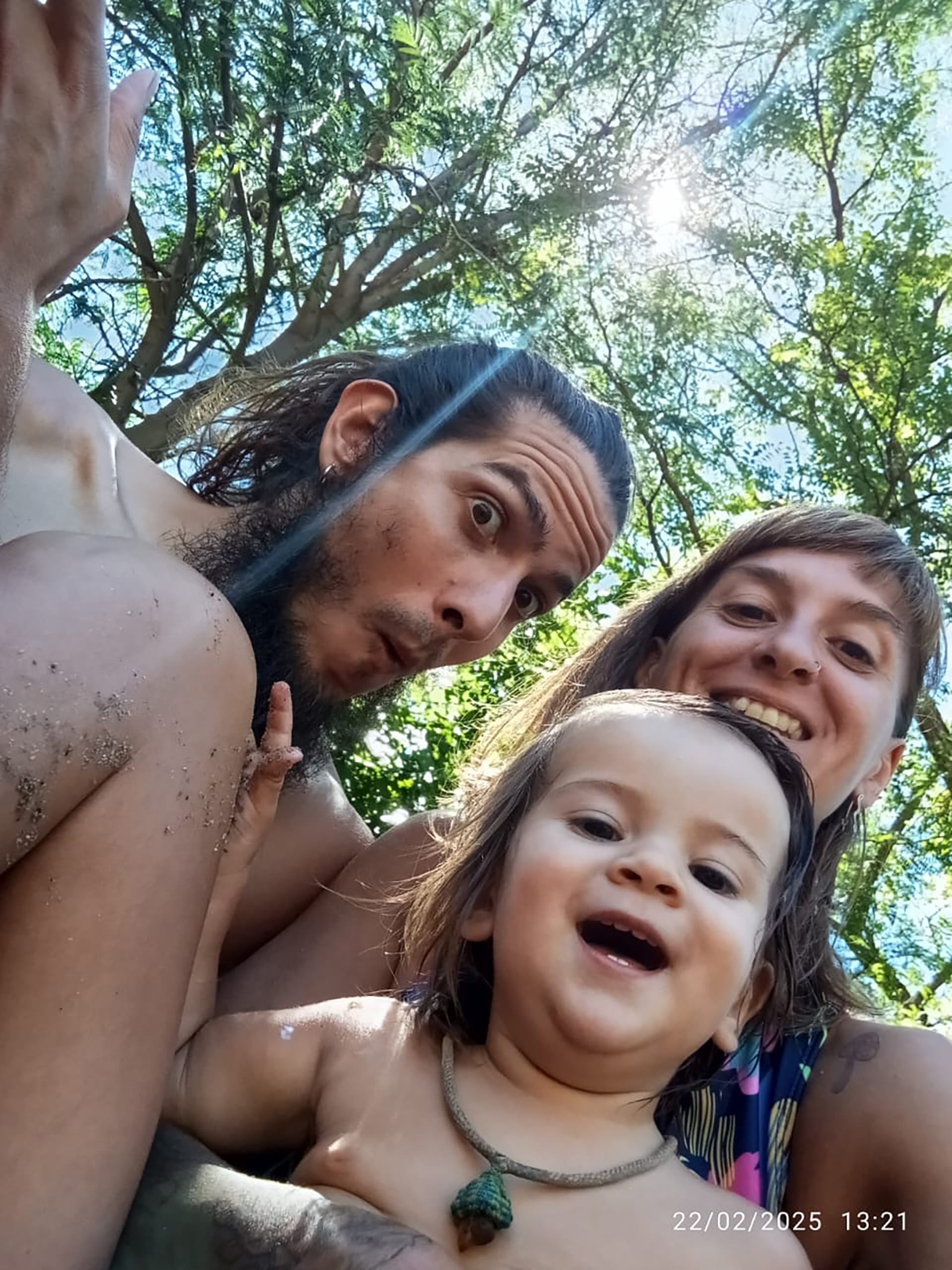 Jésica posa junto a su hijo y su expareja, Camilo, con quien mantiene una muy buena relación