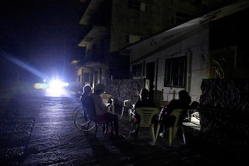 Un grupo de personas sentadas