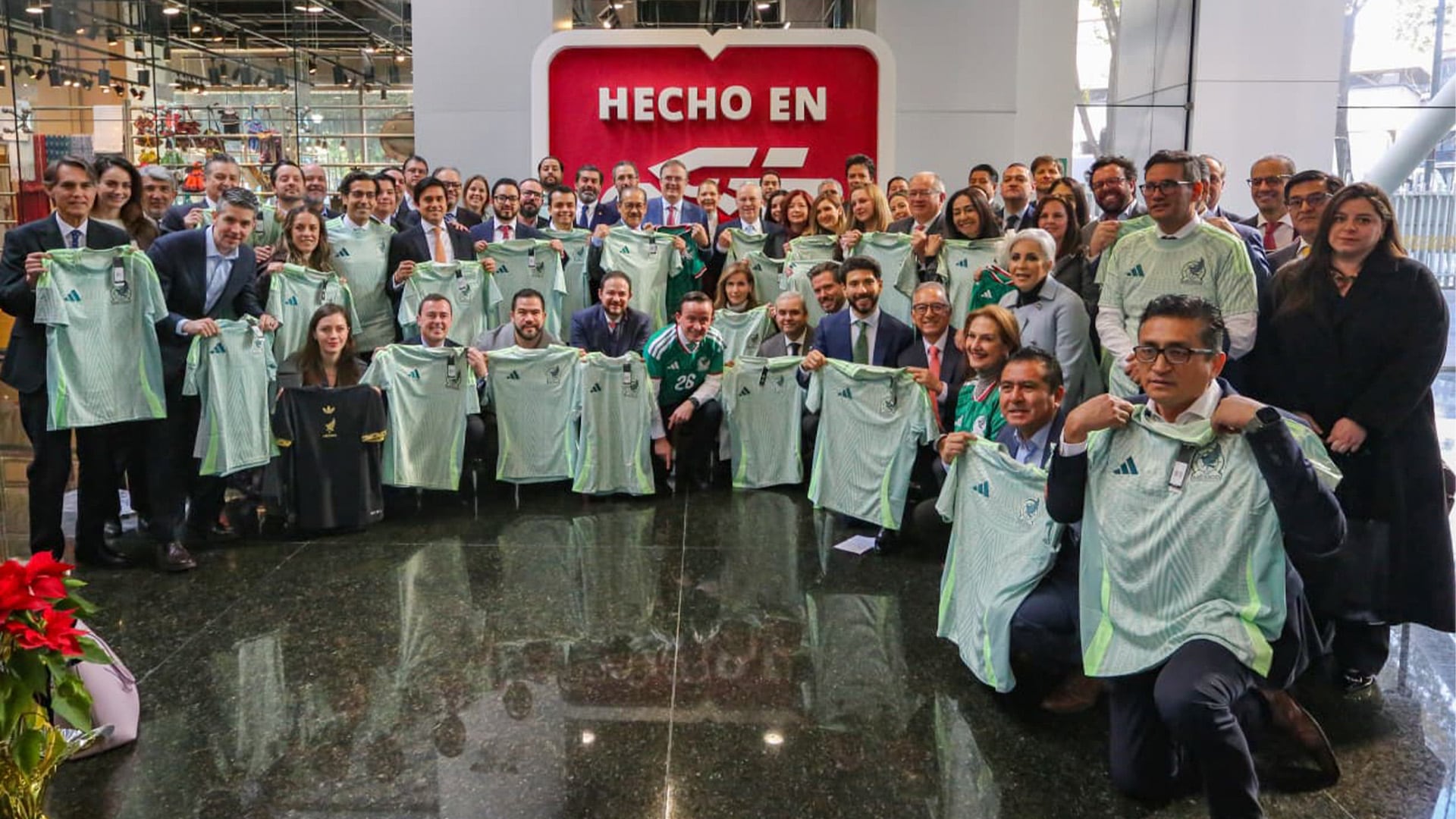 El gobierno lanza la campaña Hecho en México para promover el consumo interno durante la antesala de la Copa Mundial 2026. Crédito: X @cceoficialmx