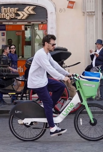 El outfit urbano con zapatillas