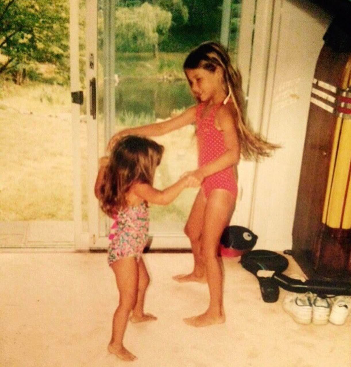 Chloe Bello y su hermana Thais