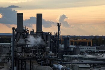 FOTO DE ARCHIVO: Vista general de la planta química de BASF en Schwarzheide, Alemania, el 1 de noviembre de 2022. REUTERS/Lisi Niesner/Pool