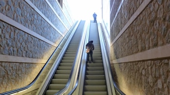 Seis heridos trasladados al hospital tras sufrir una caída en las escaleras mecánicas del Miradero en Toledo