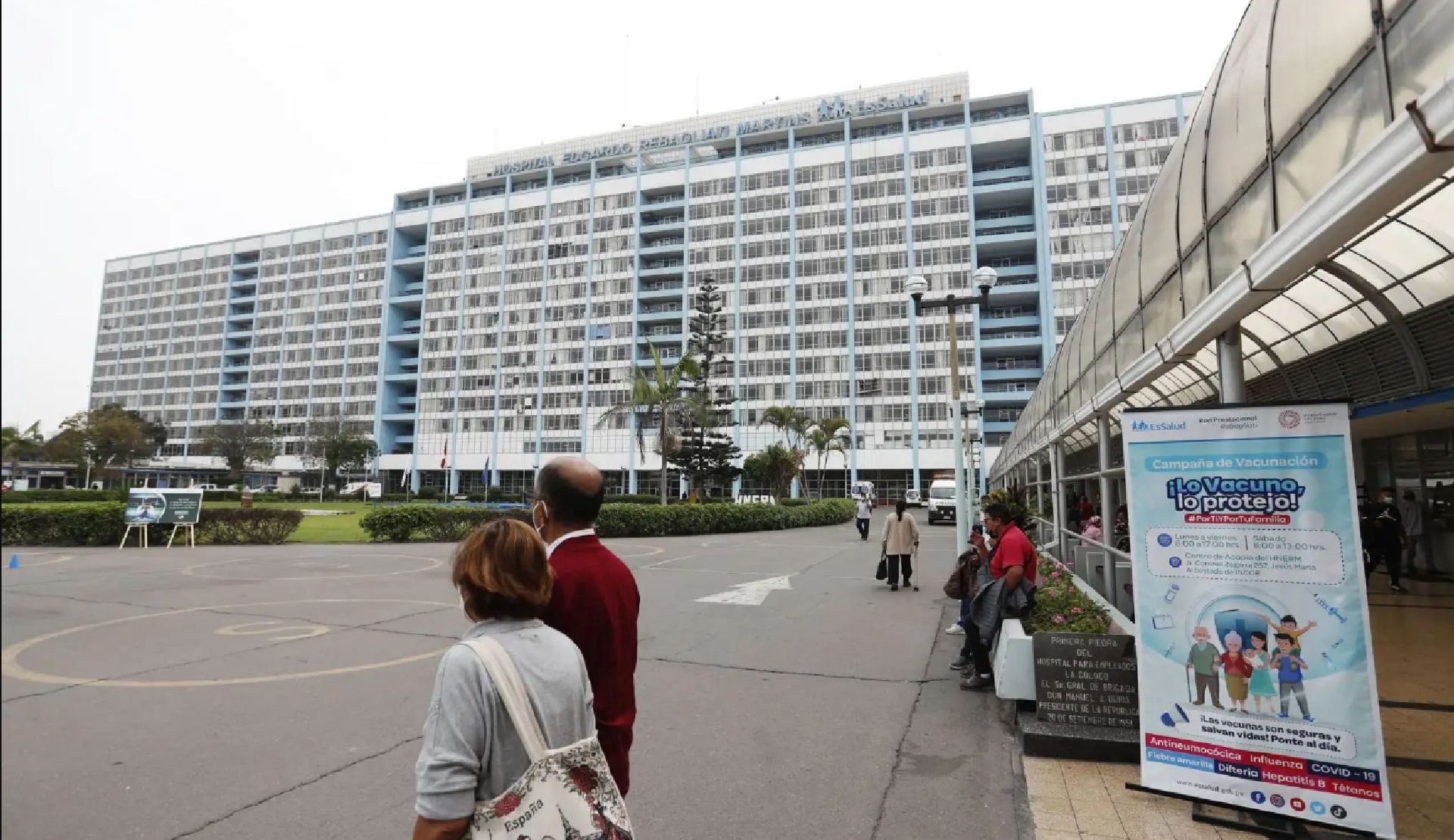 El Rebagliati fue inaugurado un 3 de noviembre para cuidar al trabajador peruano. Este 1 de mayo los médicos seguirán laborando porque la salud no contempla días feriados (Andina)