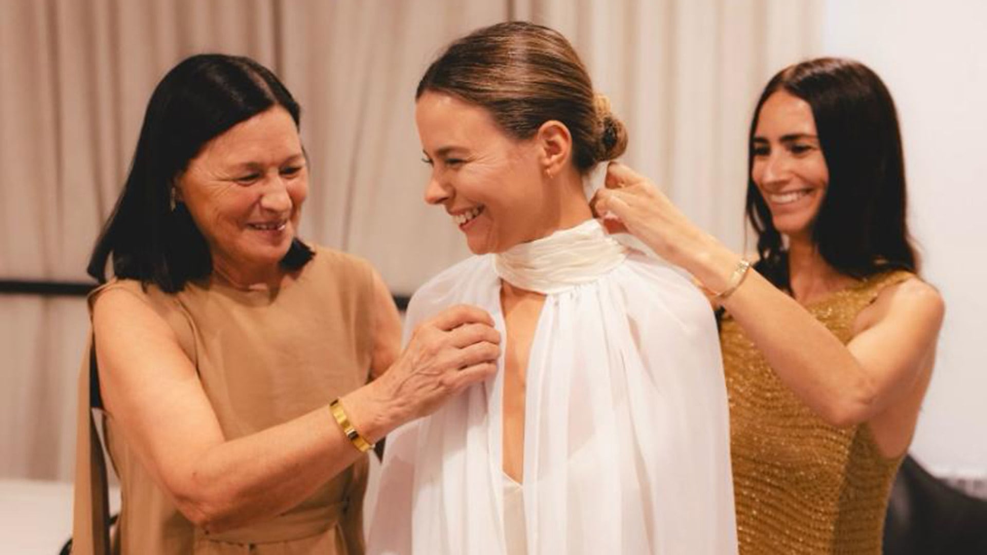 Ultimando detalles antes de salir para la iglesia. “Casarme era el sueño de mi vida”, dice Belén