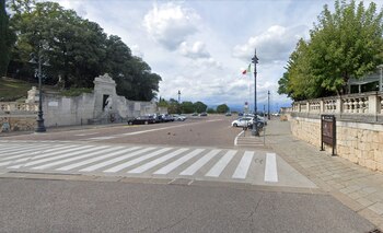 Parking frente al Santuario de