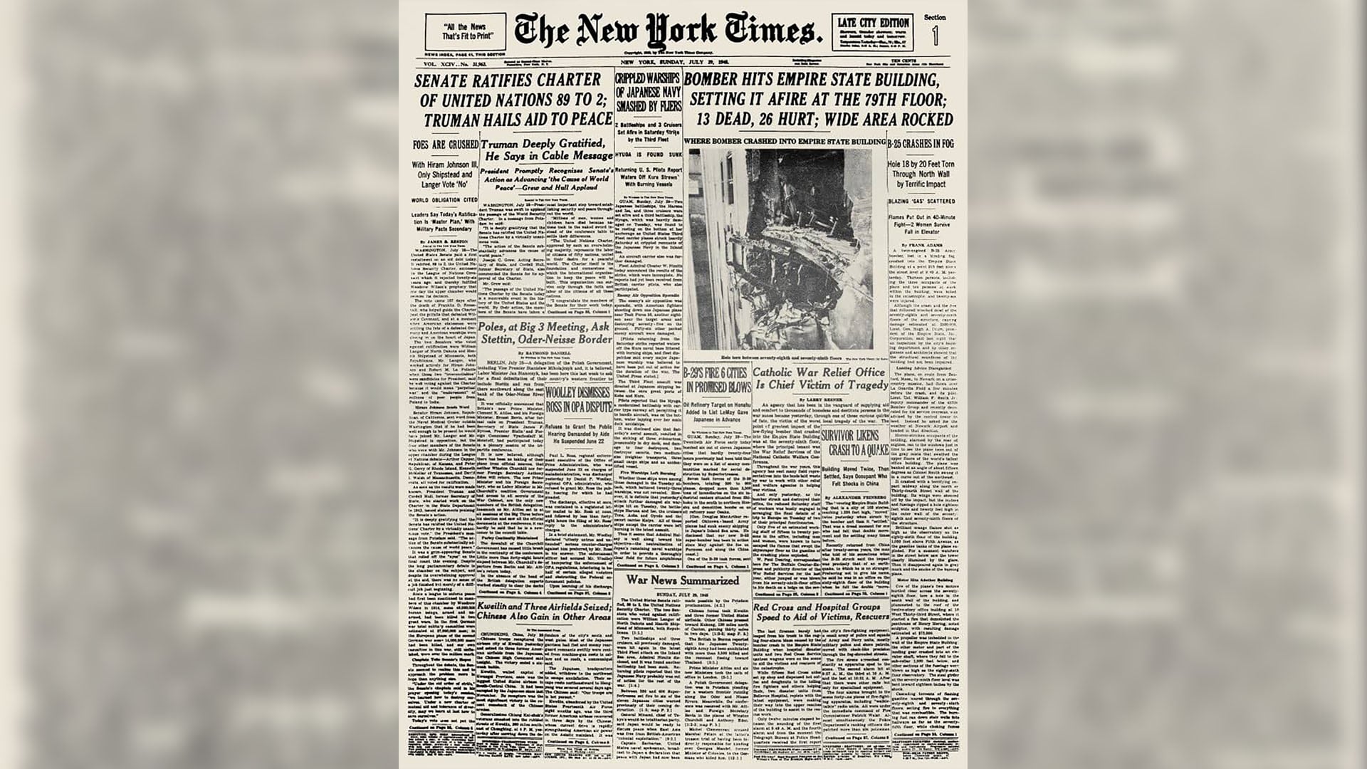 La portada del diario The New York Times del 29 de julio de 1945 reportaba el choque de un bombardero contra el Empire State Building