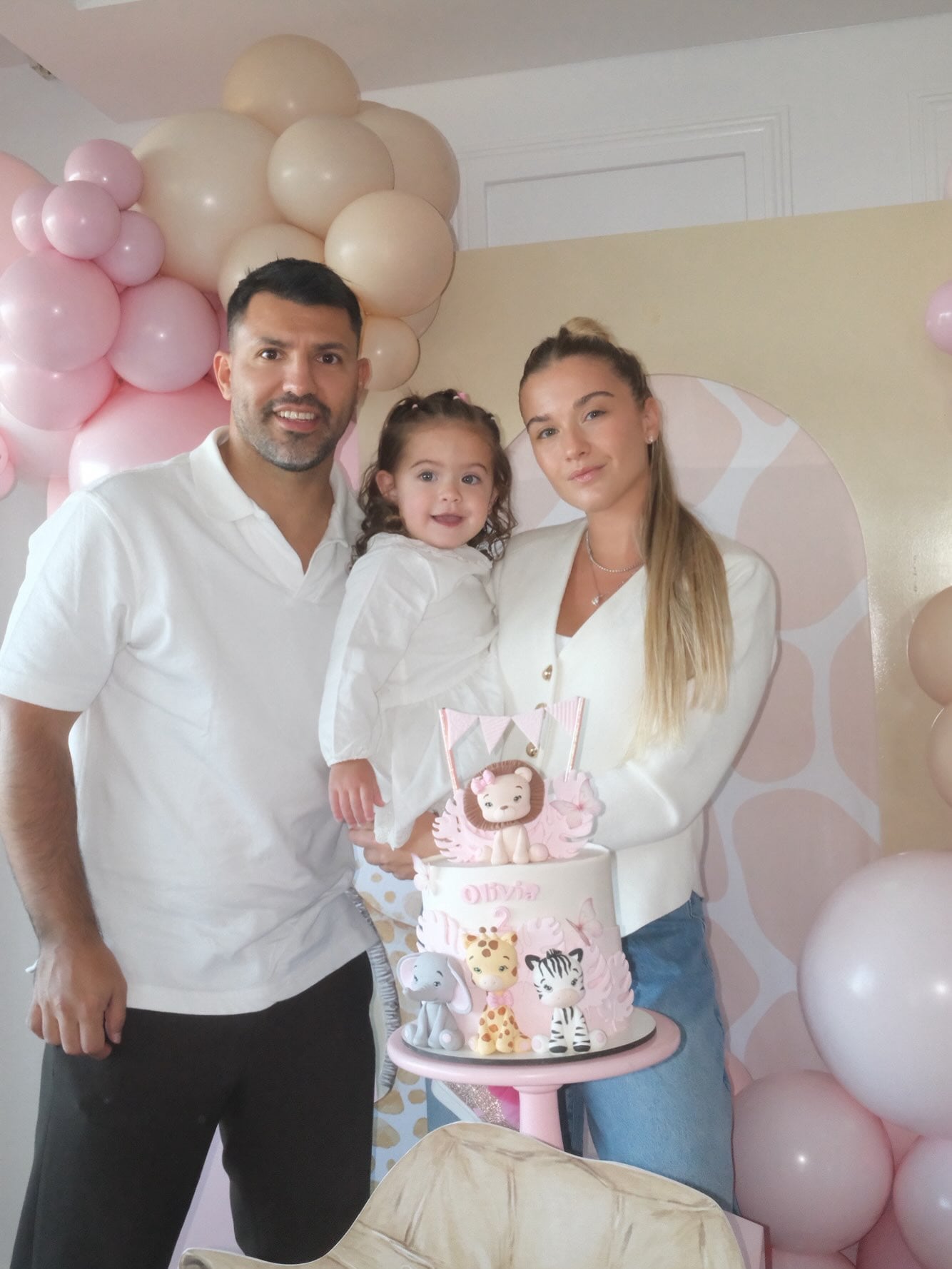 Para el intimo festejo familiar fueron una decoración en tonos pastel y animales