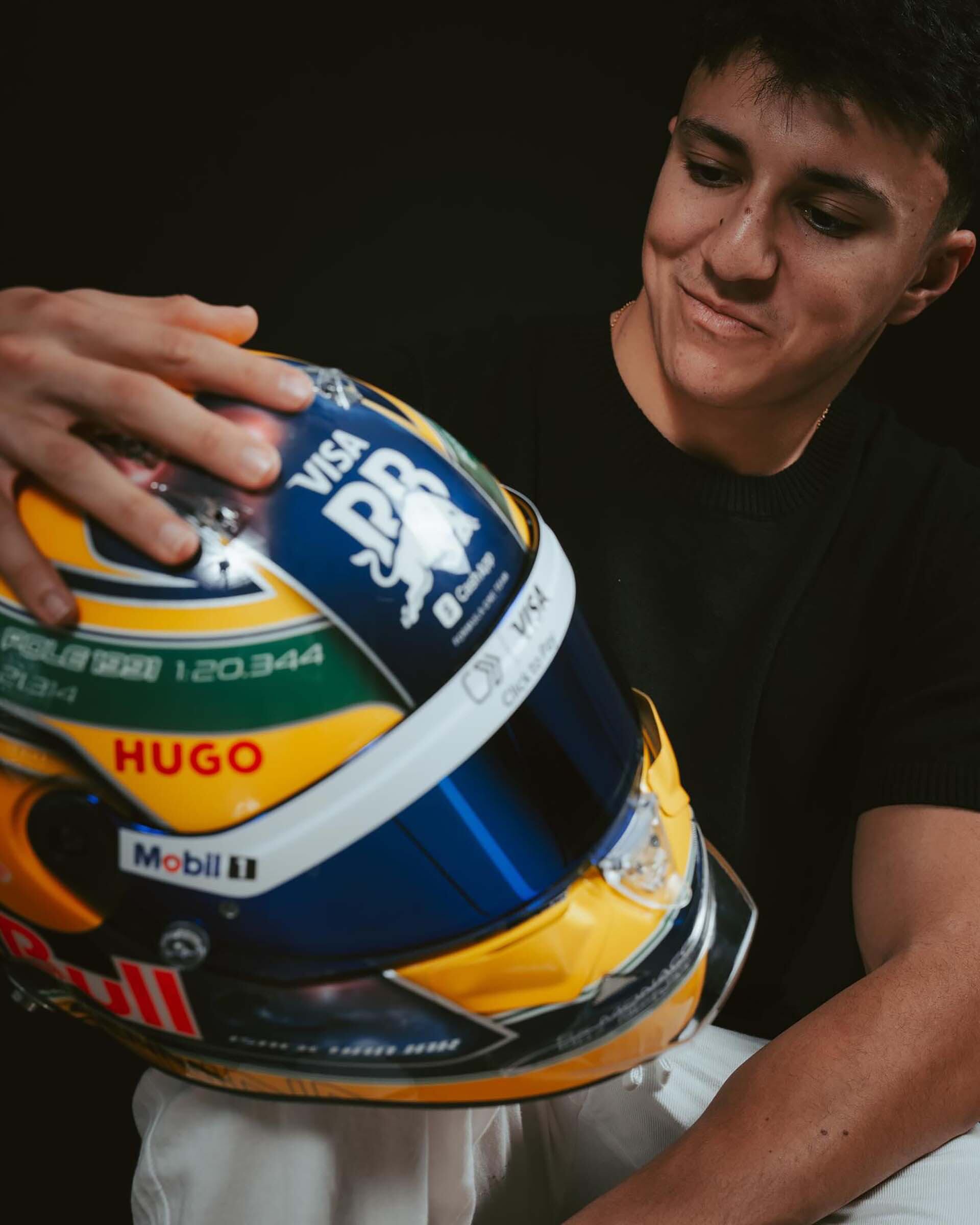 Isack Hadjar utilizará un casco en homenaje a Ayrton Senna
