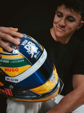 Isack Hadjar utilizará un casco