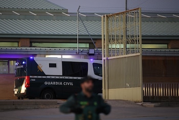 Furgón de la Guardia Civil en la prisión de Soto del Real. (Alejandro Martínez Vélez / Europa Press)