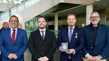 Vox anuncia una querella contra