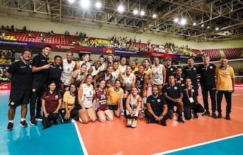 Universitario venció 3-1 a Regatas Lima en la primer enfrentamiento de cuartos de final de la Liga Peruana de Vóley 2025/2026.