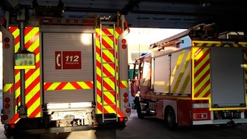 Nueve familias desalojadas y una mascota muerta tras el incendio de una vivienda en Loja