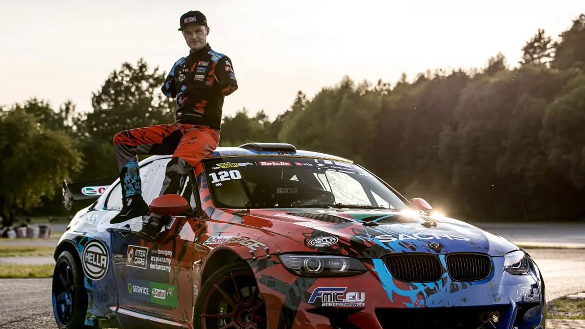 Cuenta con una licencia internacional otorgada por la FIA