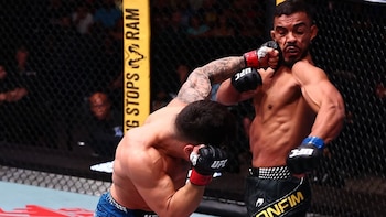 El argentino Francisco Prado logró un triunfo demoledor en la UFC y cortó una racha de cuatro derrotas seguidas