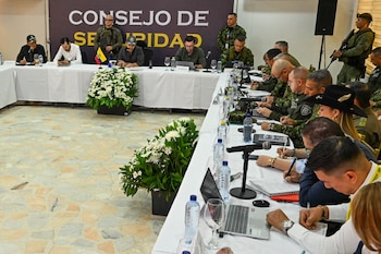 El presidente y el ministro de Defensa evaluaron la situación de seguridad con los alcaldes de los siete municipios de Arauca - crédito prensa MinDefensa