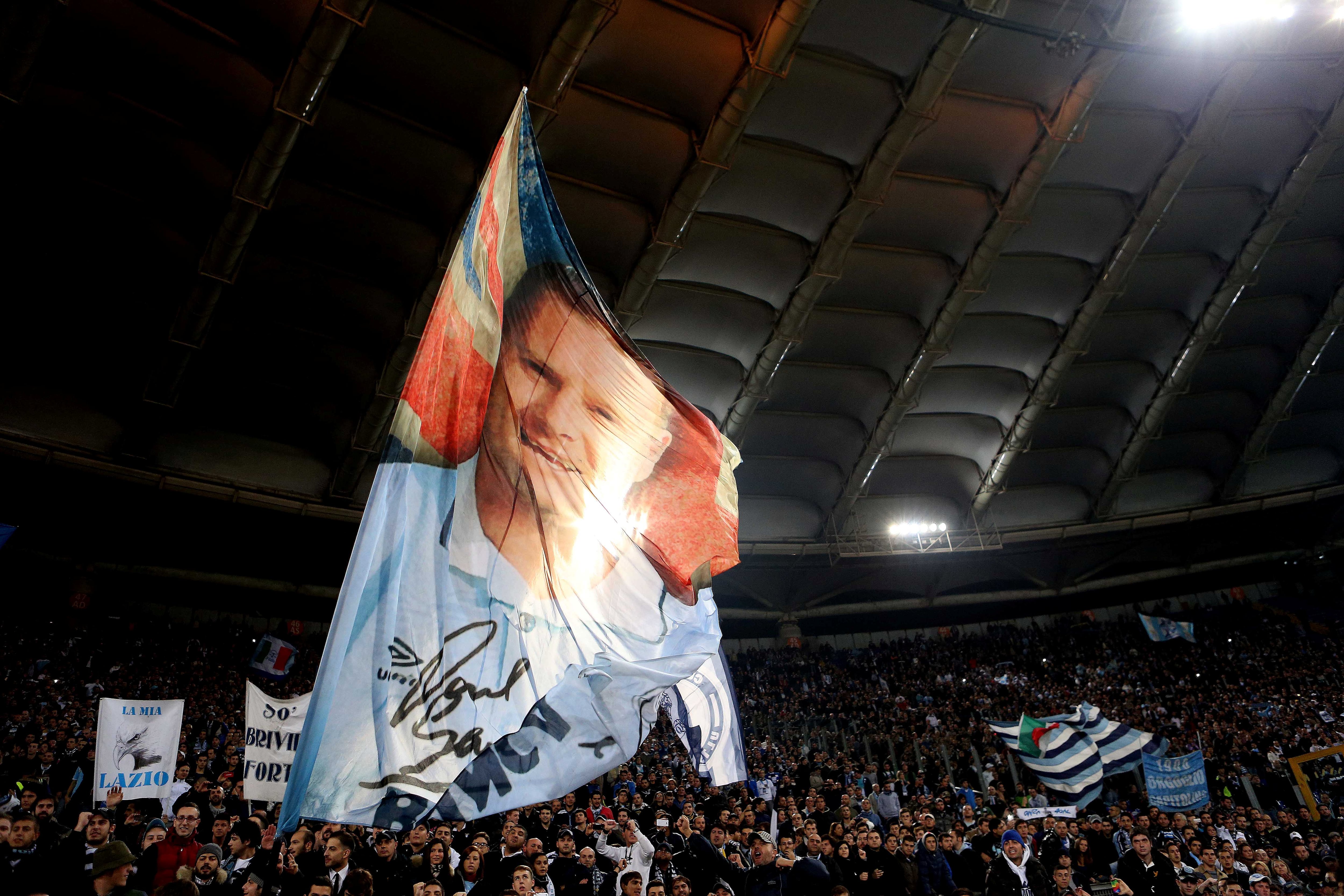 El contacto con los hinchas es una fuente de ánimo y energía para Gascoigne, quien valora cada encuentro como único (Action Images/Carl Recine)