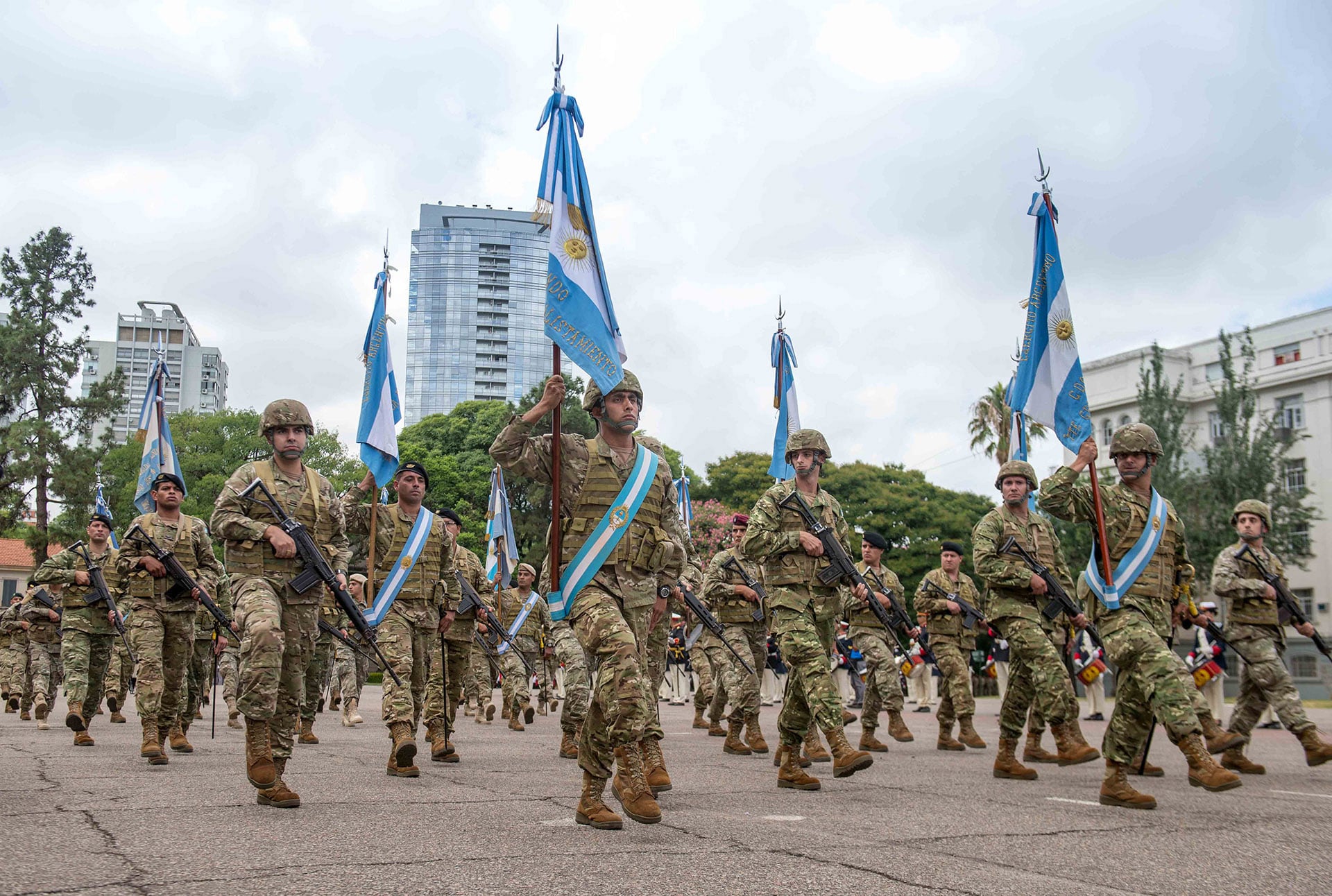 El ajuste presupuestario impacta de lleno en el Plan ARMA, agravando la crisis de las Fuerzas Armadas argentinas (Guille Llamos)