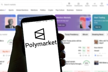 Cuentas creadas recientemente en Polymarket apostaron grandes sumas a un alto el fuego entre Estados Unidos e Irán antes de la confirmación oficial (Europa Press).