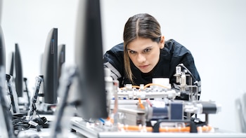 Empleo estable, trabajadores más cualificados,