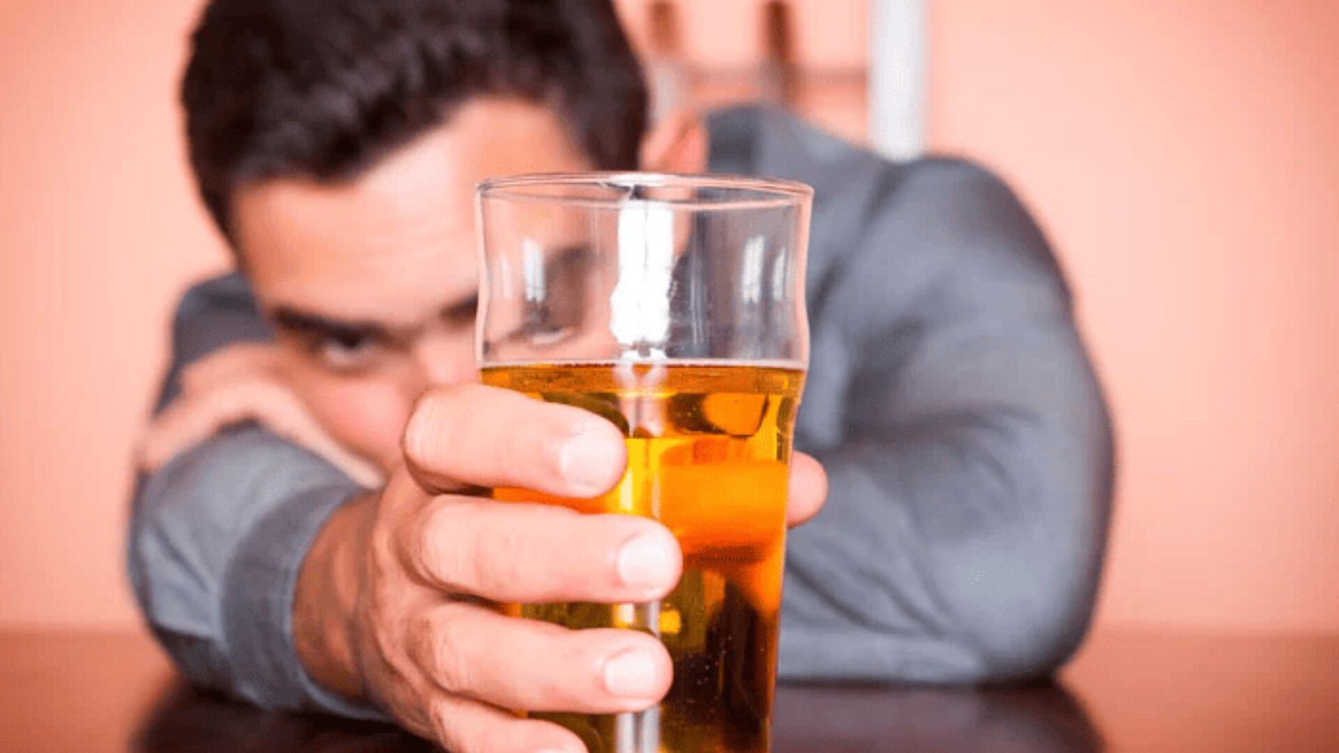 El tratamiento con MCH11 disminuye la necesidad de consumir alcohol y modera los síntomas de abstinencia sin afectar la función motora ni cognitiva (Canal Salud-IMQ)