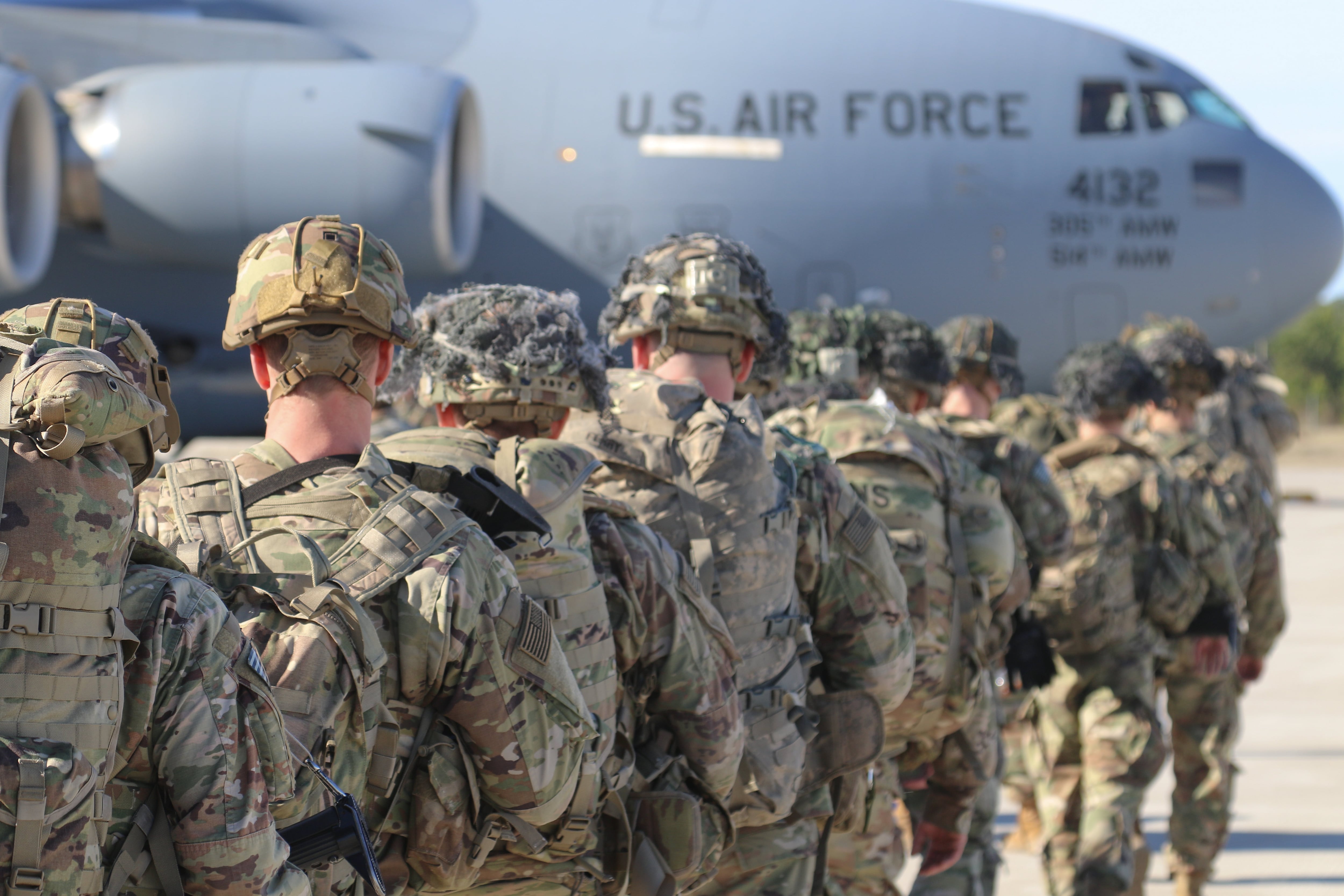 Pete Hegseth ordenó en el Pentágono pruebas anuales obligatorias de testosterona para los militares de Estados Unidos mayores de 30 años, incluidas las mujeres (Europa Press/Contacto/Capt. Roby)
