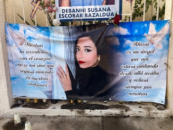 Lona que honra el recuerdo