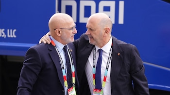 Louzán: "Luis de la Fuente es el mejor entrenador del mundo, y el mejor de la historia de España"